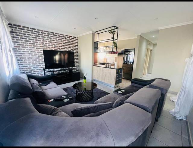 3 BEDROOM HOUSE FOR SALE IN LOTUS GARDENS